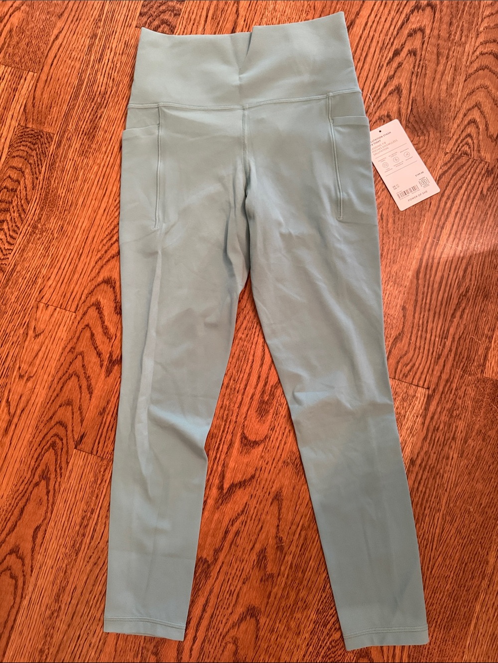 Athleta Salutation Stash 7/8 NWT Legging